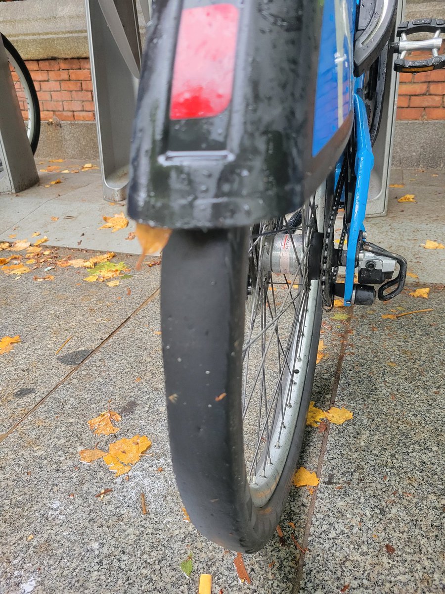 Hoy, día de lluvia 🌧 mucho cuidado si vas a usar <a href="/bicimad/">bicimad</a> 
<a href="/MADRID/">Ayuntamiento Madrid</a>