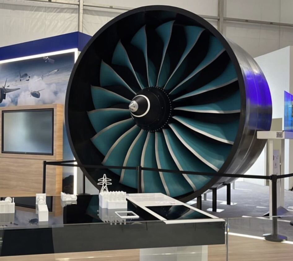 This is a life size mock up from a Rolls Royce engine. The mock-up was 3D printed using the Extreme 3000 PRO and was presented at an aerospace event. The mock-up was 3D printed in PLA, weighs 250 kg and was fully post processed to make it look like the final product.