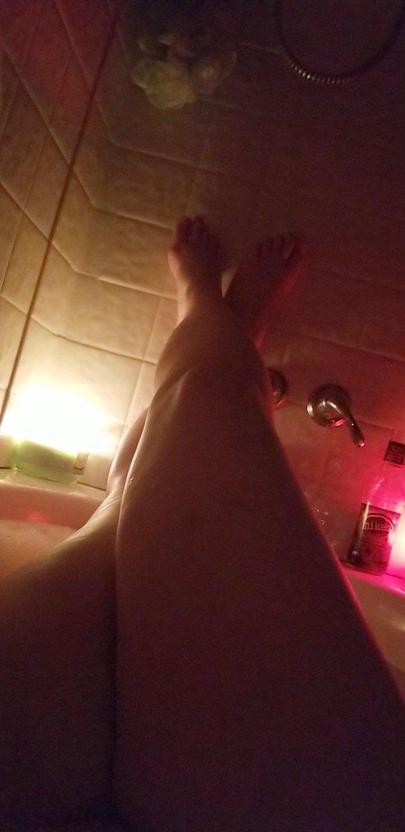 FrejaMonique01's tweet photo. I miss having a bathtub :(
Some positive news in the comments tho 😘🥵💦

#onlyfans #fullfigured #bbw #plussize #thickbodiedwoman #allcurves #largebreasts #gcups #bigbeautifulwomen #moneytalks #bbwof #horny #slut #chubbychaser #thirsty #bigtitsv#feet #footfetish https://t.co/B3yZD43TrC