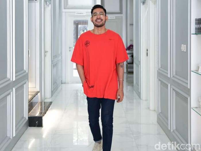 detikforum's tweet photo. Robby Purba Minta Maaf dan Terima Imbas Repost Video Sekuriti Mal Pukul Anjing
https://t.co/NsAfxGhrdm #detikforum #artis #artisindonesia #gosip #forumgosp https://t.co/5vVpSYC0Tb