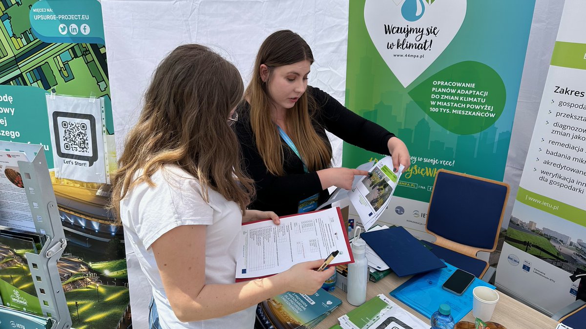 IETU_PL's tweet photo. "Błękitny ekoFest" ☀️🌿- z udziałem @IETU_PL - zaprezentowaliśmy projekty @UPSURGE_H2020 @tex_tour #Mod4GrIn  🌱🌍🌼🌳
#zielenmiejska #adaptacjadozmianklimatu #bioroznorodnosc #zielonainfarstruktura #retencja #zmianyklimatu #jakoscpowietrza #turystykakulturowa
@PrasoweSlaskie https://t.co/QMVkkpODdq