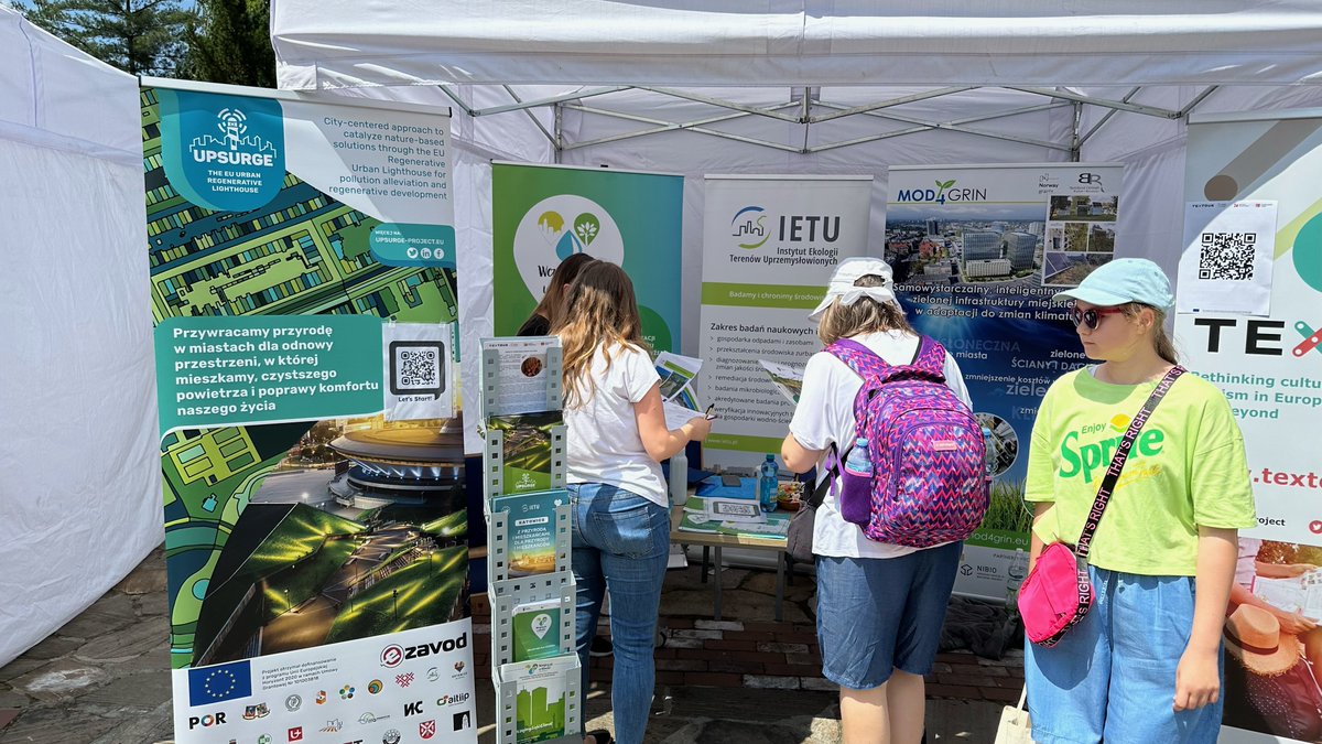 IETU_PL's tweet photo. "Błękitny ekoFest" ☀️🌿- z udziałem @IETU_PL - zaprezentowaliśmy projekty @UPSURGE_H2020 @tex_tour #Mod4GrIn  🌱🌍🌼🌳
#zielenmiejska #adaptacjadozmianklimatu #bioroznorodnosc #zielonainfarstruktura #retencja #zmianyklimatu #jakoscpowietrza #turystykakulturowa
@PrasoweSlaskie https://t.co/QMVkkpODdq