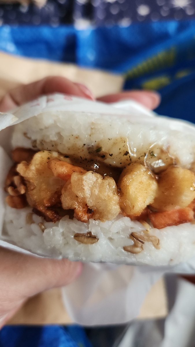 m3galuv's tweet photo. Rice Shrimp Burger https://t.co/pbipbzeKOO