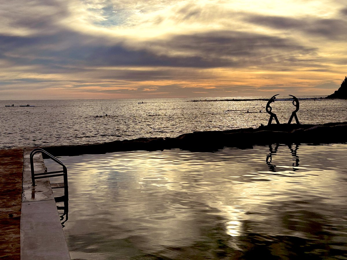 subbie's tweet photo. Morning swim at Manly yesterday. How beautiful this pool looks, but the ocean beyond looked even better, so swam from Shelly Beach. 

'Oceanides' sculpture by Helen Leete, named after the sea nymphs of Greek mythology. #FairyBowerPool #oceanpools #swimming #ShellyBeach https://t.co/4NmHXNt7d8