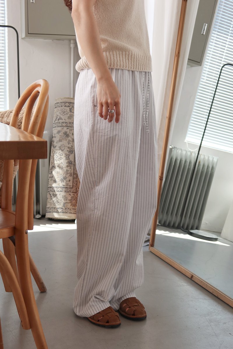 STO__OFFICIAL's tweet photo. ベーシックだが夏になるといつも欲しいアイテム、ストライプパンツ。⛱️🍉
Top : urago - slub round half knit (cream beige)
Bottom : modest mood - dens pants (white)
🔗 https://t.co/DytDvKXQJ1
🎟️ 写真の中の製品が気になるなら10%割引クーポンで
使ってみて!
#STOstafflook #STO #urago #modestmood #エスティオー #韓国ブランド
