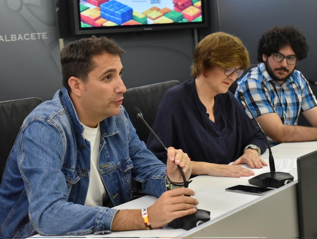 dipualba's tweet photo. 📣 ¡Llega 'Albacete Ágora Open '24!
🗓️15 de junio
📌CC #Agora
😍El apasionante mundo de los #CubosDeRubik toma el protagonismo con @AESpeedcubing y el apoyo de #Dipualba
🙋🏼♂️@DanielSancha ha participado en la presentación del evento en el atuntamiento.
https://t.co/pBQn1n0VW2 https://t.co/wbUQA3OpZQ