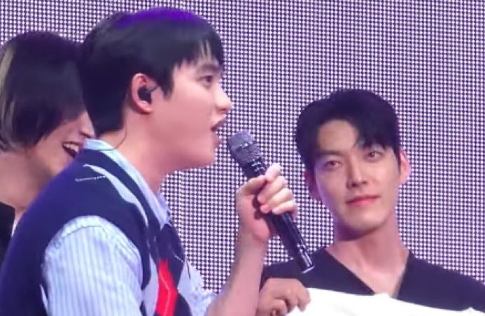 purplegreendks's tweet photo. Cintanya Kim Woobin habis di Kyungsoo dan Shin Minah. Tapi Shin minah seperempat doang. Pake karet dua. Ujung plastiknya disobek https://t.co/kwmoxbxJDj