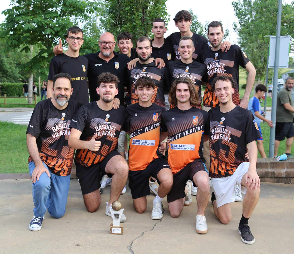 BasquetVilafant's tweet image. 🏆Divendres vam anar a Llambilles a recollir els trofeus d'aquesta temporada!

🥇Sènior masculí
🥇 Sots 21 masculí
🥇 Cadet femení
🥈Infantil masculí

Enhorabona a tots!✨

#vilafanàticsdelbàsquet #vilafant @ajvilafant @rtgironafcbq #esportsddgi
