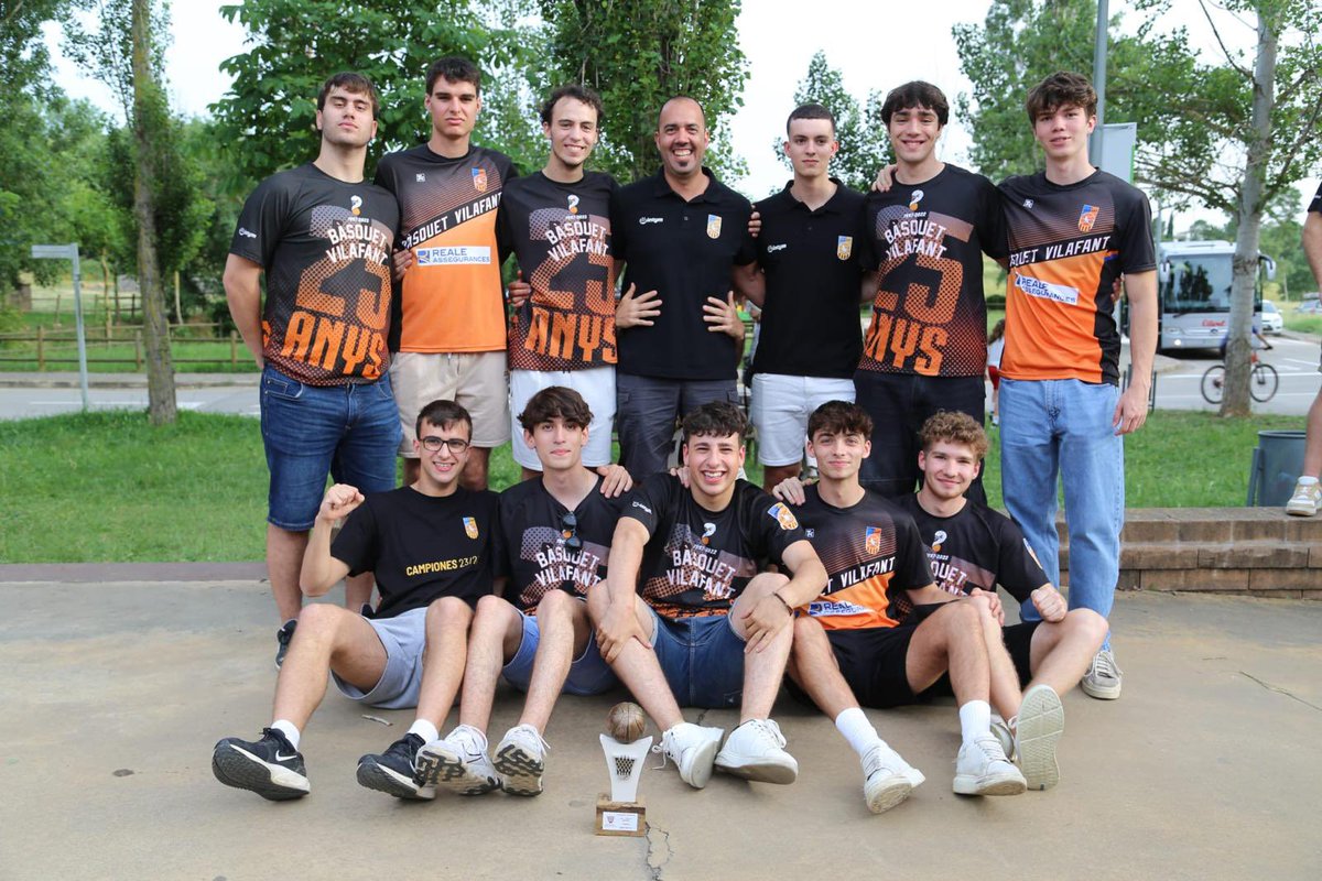 BasquetVilafant's tweet image. 🏆Divendres vam anar a Llambilles a recollir els trofeus d'aquesta temporada!

🥇Sènior masculí
🥇 Sots 21 masculí
🥇 Cadet femení
🥈Infantil masculí

Enhorabona a tots!✨

#vilafanàticsdelbàsquet #vilafant @ajvilafant @rtgironafcbq #esportsddgi