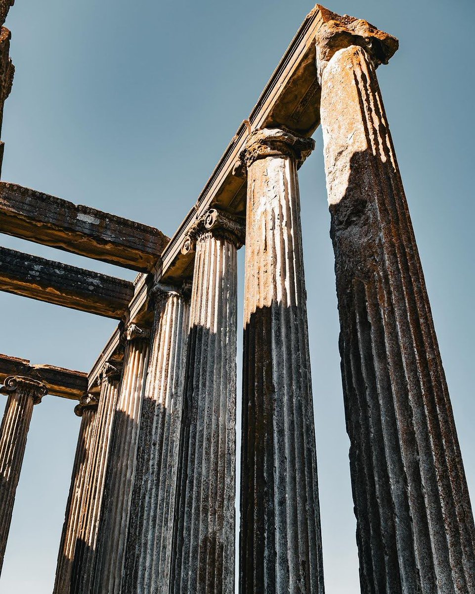 GoTurkiye's tweet photo. One of the best-preserved cities in the world, the Aizanoi Archaeological Site is home to the Temple of Zeus. You should definitely visit Aizanoi to experience its unique atmosphere and mysterious history. #Kütahya

📸 IG: hrnduman https://t.co/Hrvr6oqk7t