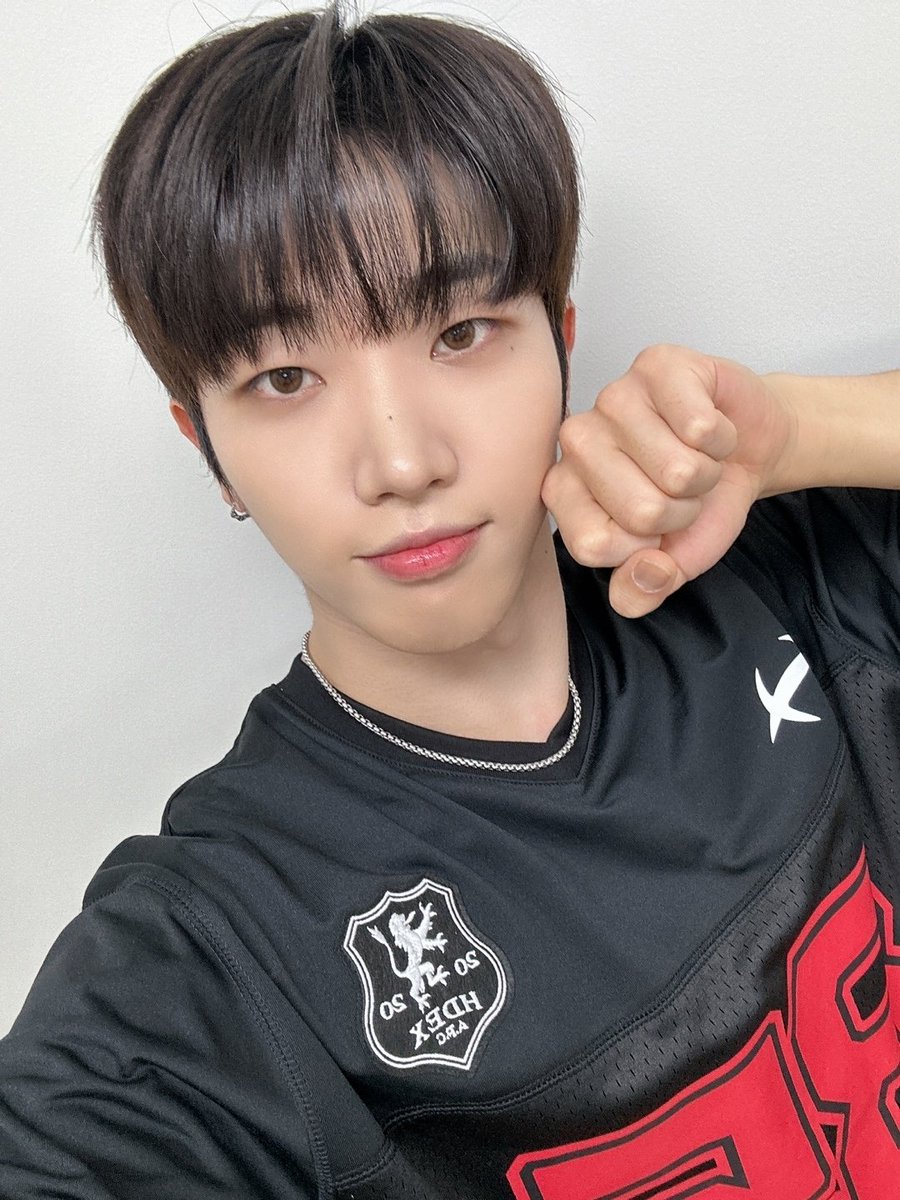 [DANN👑]

단이브닝🦊

#TheKingDom #더킹덤 #TKD 
#DANN #단