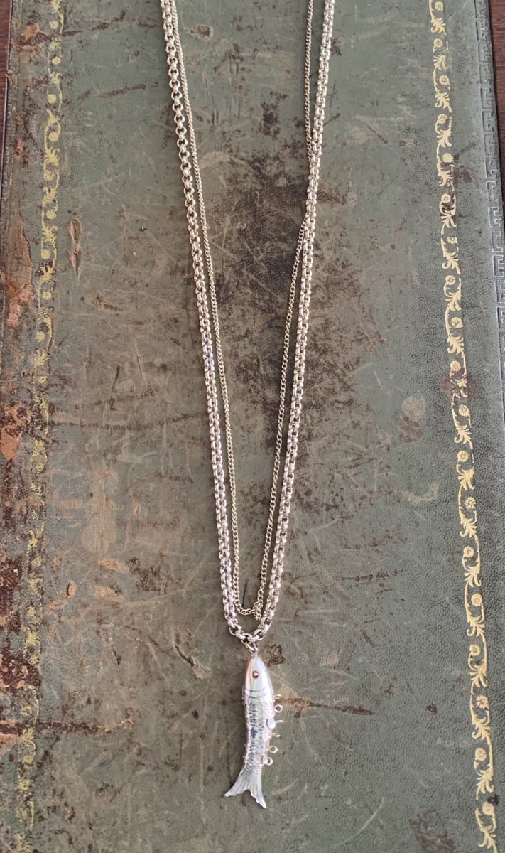 seventiesaddict's tweet photo. Nolly was such a fashionista! Who else had one of the popular fish necklaces in the 1970’s? #crossroads #noelegordon #1970s #queen #midlands #nolly #retro #kitsch #diva #royalty https://t.co/dlxT2T9Ub2