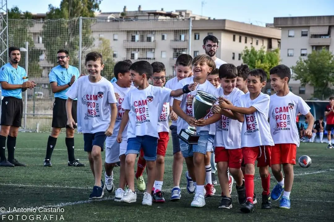 SherryAtletico's tweet photo. 𝗧𝗘𝗠𝗣𝗢𝗥𝗔𝗗𝗔 𝟮𝟬��𝟯/𝟮𝟬𝟮𝟰 ⚫️🔴
¡Pasillo de CAMPEONES🏆!
#TODOALROJO https://t.co/9f0mw2nxr8