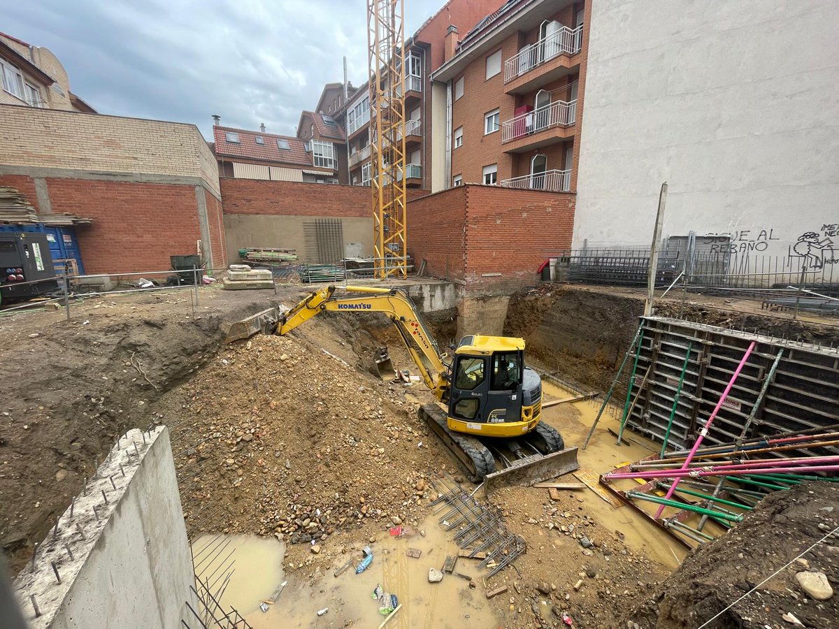 Comienzan las obras del Edificio Alma en la calle González de Lama, zona párking de San Pedro, a 2 minutos de la catedral.
¡Última vivienda a la venta!
Infórmate en nuestras oficinas o en nuestra página web: inmobiliariar3.com/es/promo-29