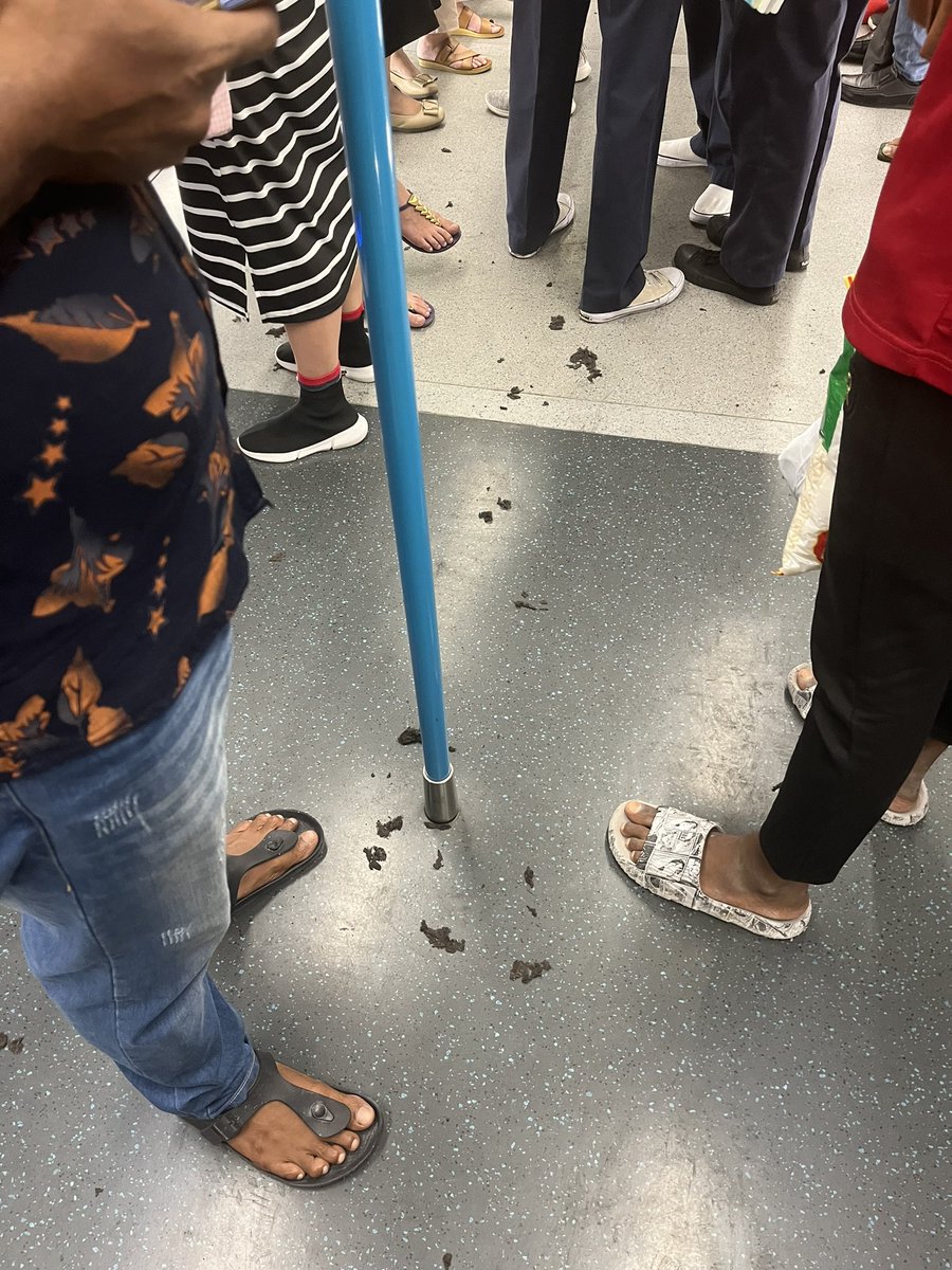 XFADX's tweet photo. @askrapidkl mrt dari kwasa damansara ke kajang, coach ni berhabuk. https://t.co/3fvWDcattc