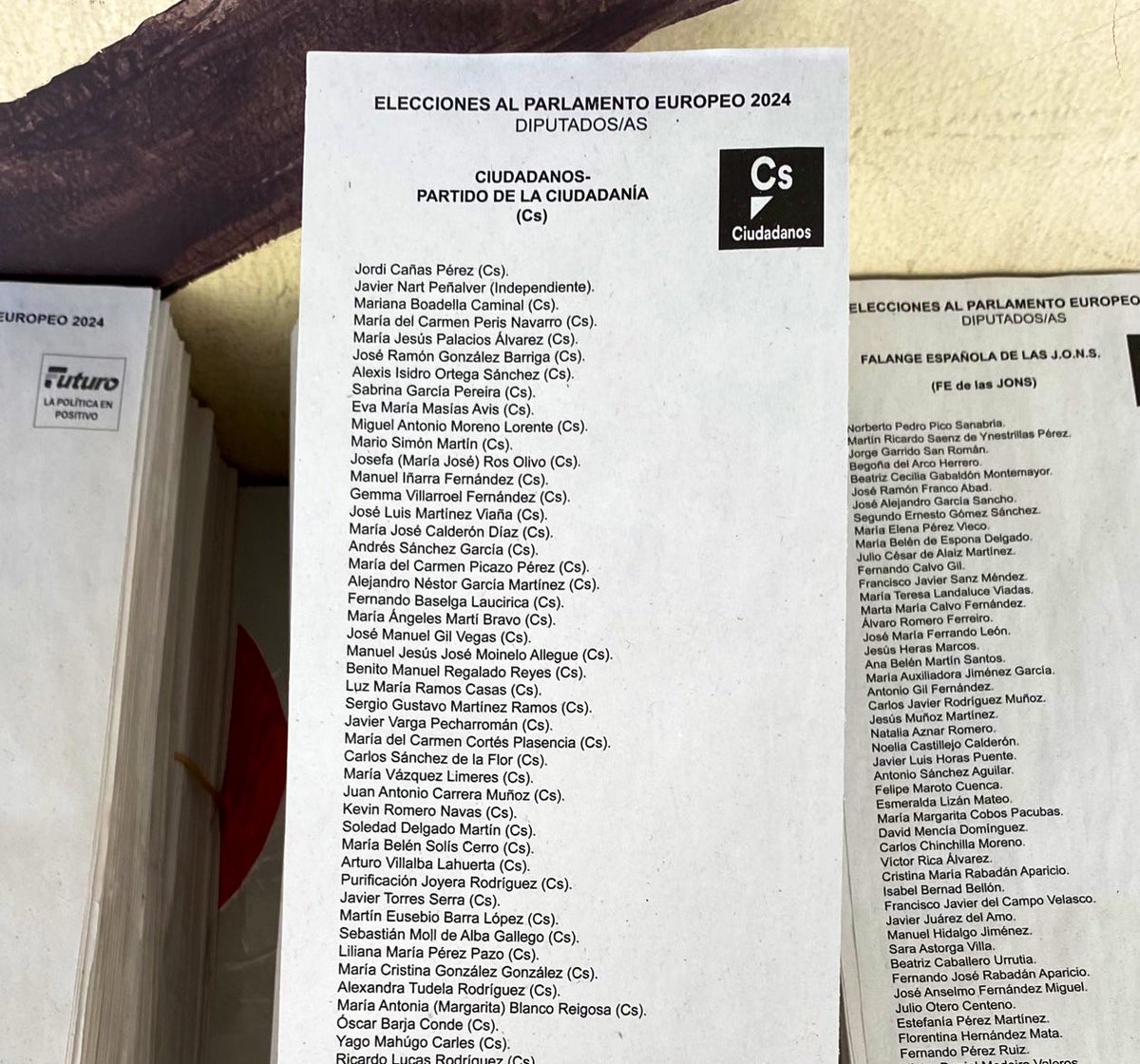 Qué bueno fue disfrutar del camino.
Llegó el final, pero llegamos a conseguir lo imposible. ¡Qué orgullo!

Valió la pena cada mesa informativa, cada reunión, cada llamada, cada campaña.

Soy uno de esos 120.000 españoles valientes que ayer volvieron a votar <a href="/CiudadanosCs/">Ciudadanos 🇪🇸🇪🇺</a>.