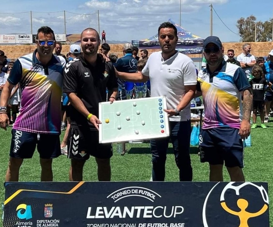 Este finde el entrenador CONNECT-COACH de la <a href="/LevanteCup/">Levante Cup</a> Benjamin fue <a href="/antonio17993/">Antonio J. Domínguez</a> del <a href="/RBetisCantera/">Real Betis Cantera</a> 🏆⚽🔝 #LevanteCup2024 #connectatusjugadores