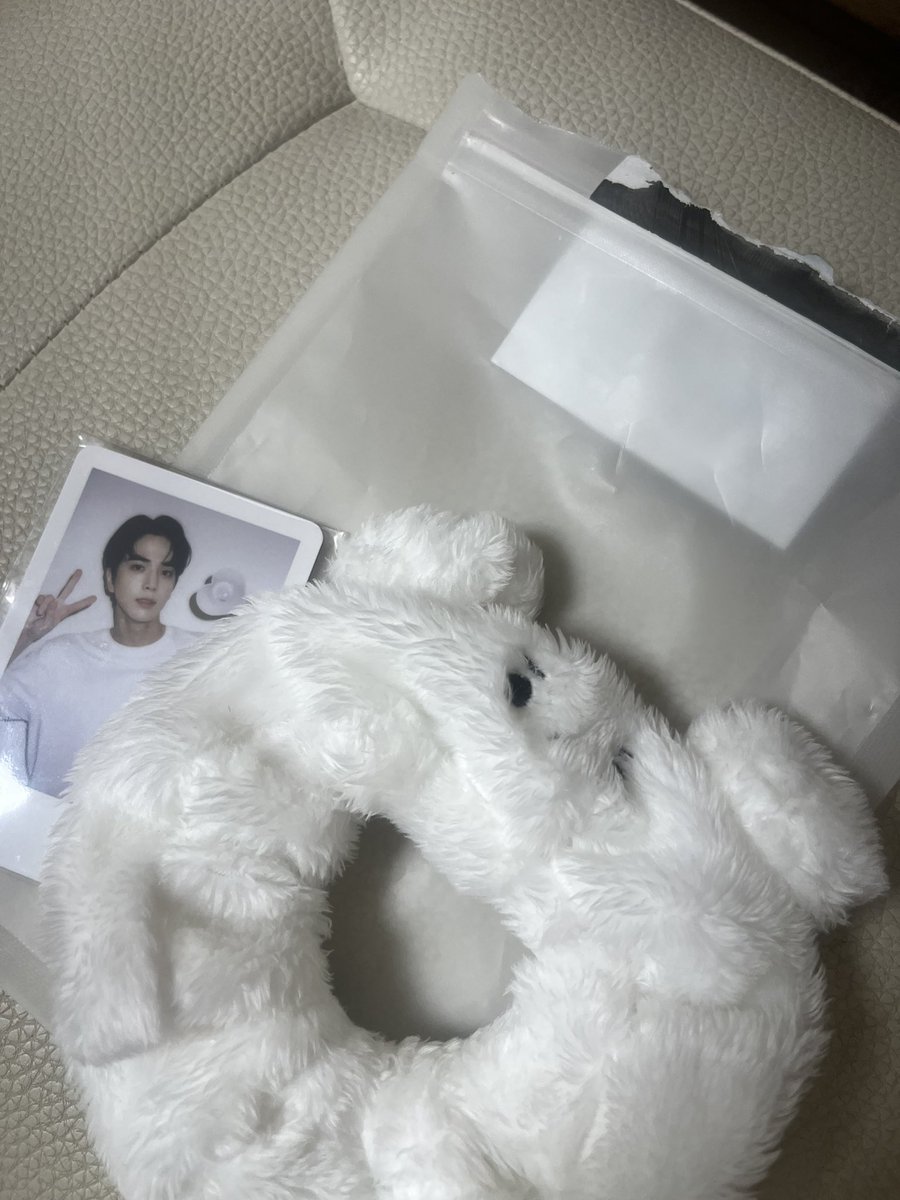 yangdo_82828's tweet photo. 더보이즈 제너레이션 md 응원봉 슈슈 영훈 원가 양도해요
1.8
폴라O 개봉만했어요 사용X

https://t.co/XBR5kuKUMC

상연 현재 제이콥 영훈 주연 케빈 뉴 큐 선우 주학년 에릭 포카 양도 더비 제너레이션 앙콘 더비봉 하트성기 슈슈 theboyz https://t.co/vONKDDI8wK