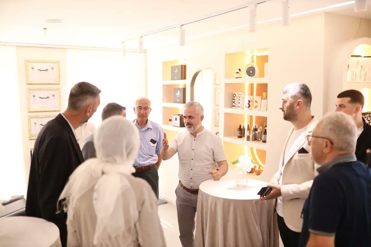 Serdivan İlçe Teşkilat Başkanımız Cihat Gündüzün Ablasının Cadde54 Alışveriş ve Yaşam Merkezi'nde Hizmet Verecek Olan Jasmine Day Güzellik Merkezi'nin Açılışını İl Teşkilat Başkanımız Biran Yasa, İlçe Başkanımız Sinan Çokol Ve Yönetim Kurulu Üyelerimizle Gerçekleştirdik.