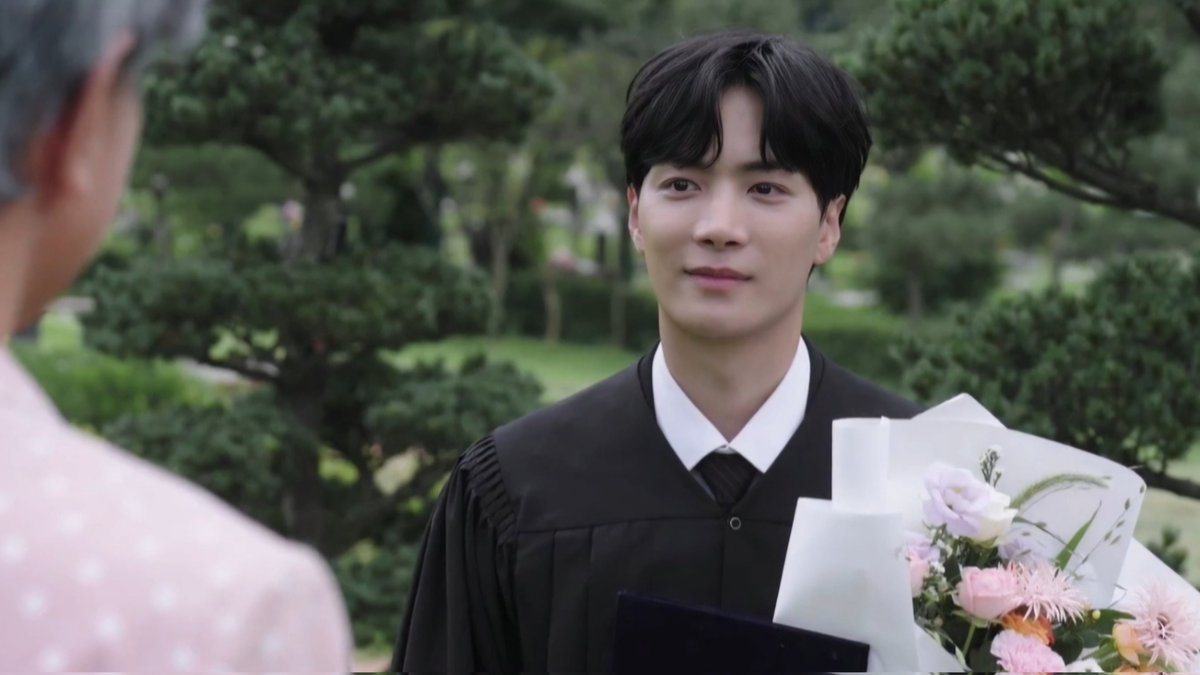 __608challenge's tweet photo. Mingu is so crazily handsome here 😭😭😭😭😭😭😭

Also his watery eyes plus emotional acting is so good here too 😭😭😭😭

I'll forever be so proud of actor Kim Jonghyeon

#김종현 #KimJonghyeon #Jonghyeon #金鍾炫 #내친구의졸업식 #김민구 #KimMingu #MyFriendsGraduation https://t.co/Z3aeEfUa9P
