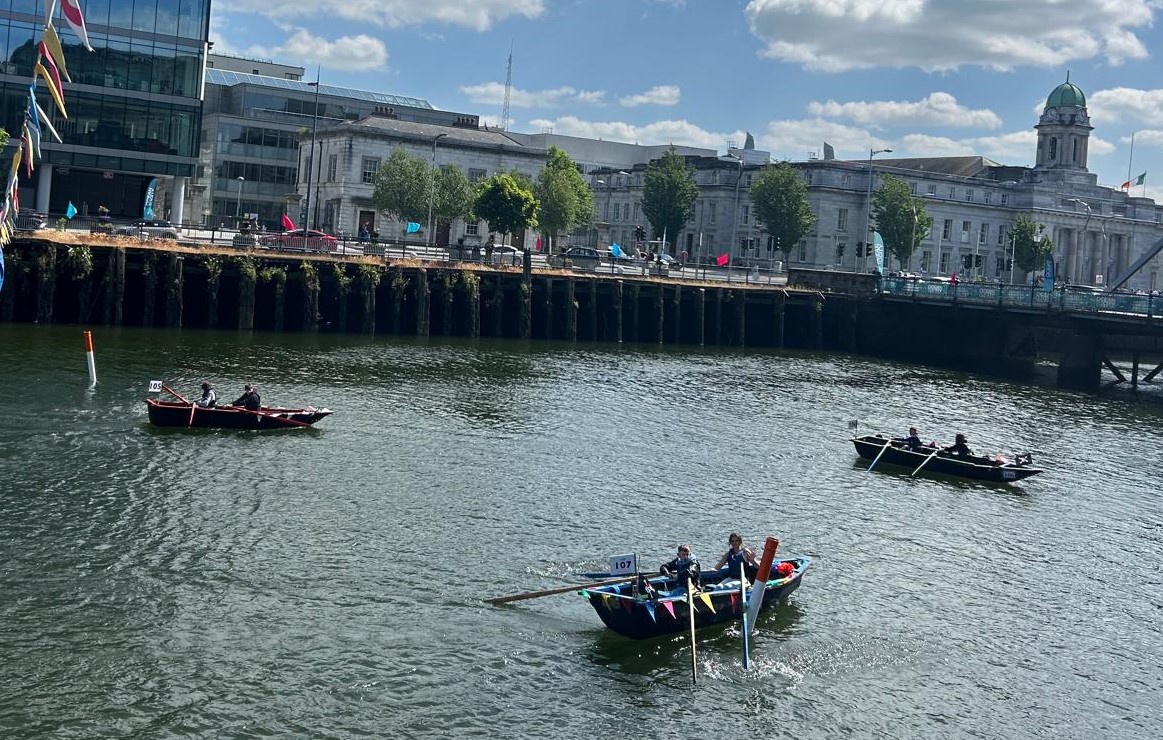 CorkLifeCentre's tweet photo. 3 #LifeCentre crews rowed #OceanToCity on Saturday, coming across the finish line within seconds of each other. #TotesEmosh
Proud of our #BabyPirates!
Thanks to our friends @MeithealMara & @CorkHarbourFest for a fab day out.
#HeartWork
#Badoireacht
#LeaveNoOneBehind
#OceanToCity https://t.co/3g0HtBjxH7