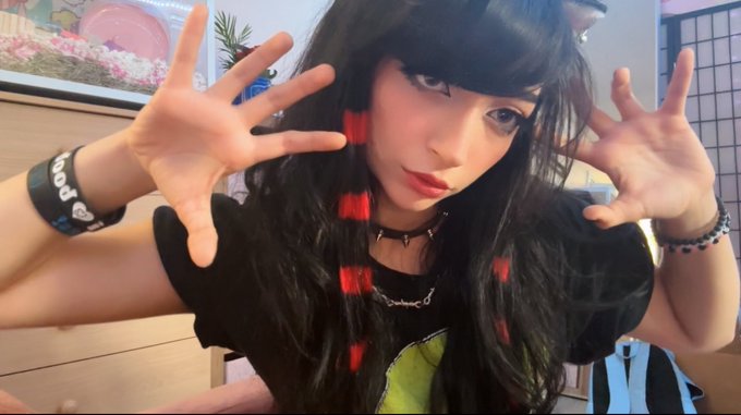 rawr 🦖 https://t.co/Y6UpA1bORN