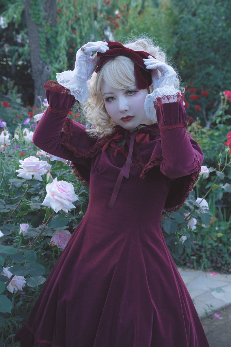 eglclge's tweet photo. 自分がEGL着る時の理想ってGLB時代のMana様だから、当時見てなかった方々からしたら、何故そのメイク？表情？立ち方？てなりそうな気がする💦

でも最近、モワティエをクラロリさんや甘ロリさんもよく買われてるから、EGLと、EGAも、認知度が高まったらいいな🌹✨

📷とまとさん🍅@pumpking113 https://t.co/LeTWhDa5Mt