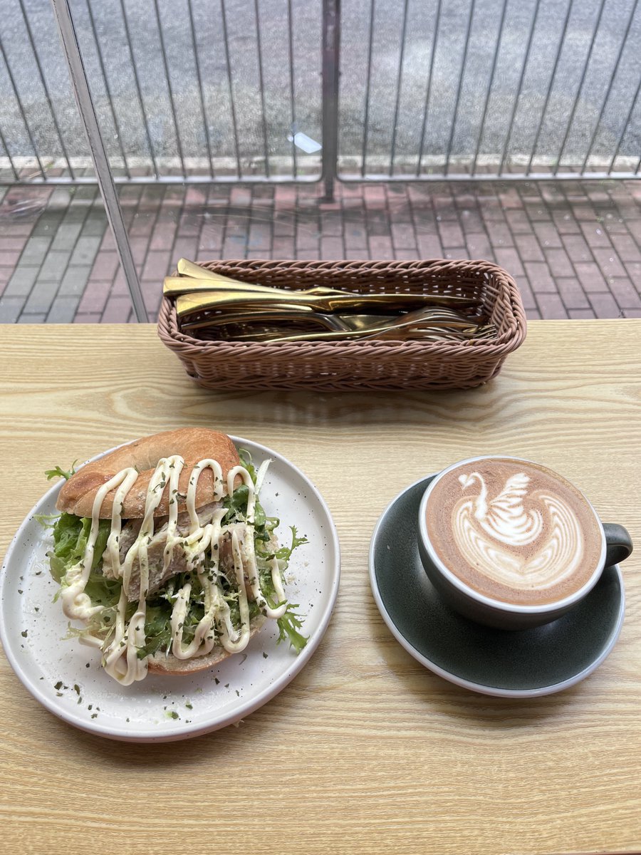lalalamlalalam's tweet photo. This is my life style 😎
#CoffeeQuestion
#芥末牛油果🥑
#慢煮雞胸貝果🥯
#Cappuccino https://t.co/dzoBIdEmy3