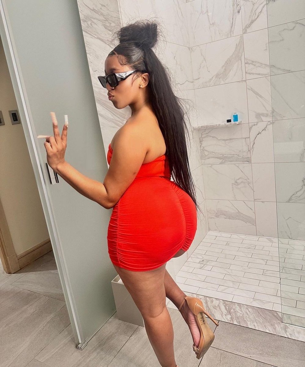 FefeFntsime's tweet photo. Red Monday 😍.. Dm for goodies 😜 https://t.co/4fCKsf4m4J