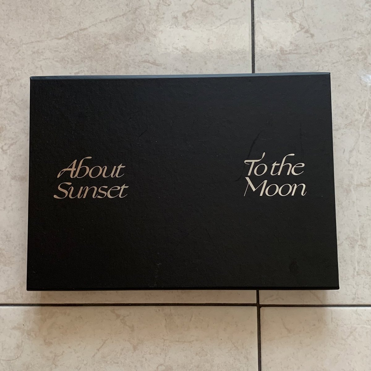 kritdraft's tweet image. wts / want to sell — About Sunset To The Moon Album BKPP

details: 
☆ box set
☆ photobook
☆ album + CD
☆ booklet
☆ photocard
☆ poster

💰750k (negotiable)
📍depok, ina
💌 dm for details

tg. bkpp billkin pp itsay ipytm album wts wtb photobook