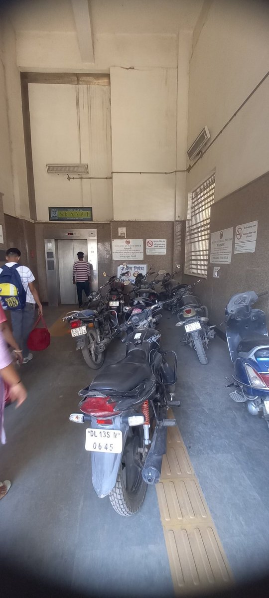 AdvRabiKumar's tweet photo. @OfficialDMRC  kindly take strict action as No parking area near lift no. 4 at shiv vihar metro station is illegally being occupied by these vehicles causing disturbance to passengers. https://t.co/cXnTp4rGJk