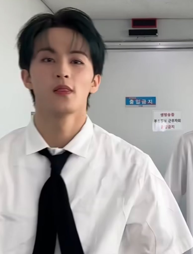 lnwmark every day i pray and cry tweet media