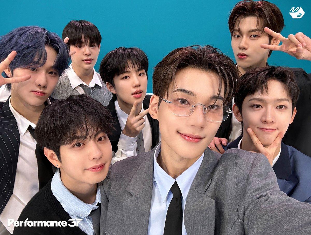 👥👥👥이븐이 전원 반바지를 입었다는데…👥👥웅성웅성…👥👥👥👥이븐 촬영 텐션이 미쳤었다는데...👥👥…웅성웅성...👥👥👥 여름을 강타할 Badder Love 퍼포먼스는 오늘 밤 11시 M2 유튜브에서 만나요💚 #Performance37 #EVNNE #Badder_Love #이븐 @evnne_official
