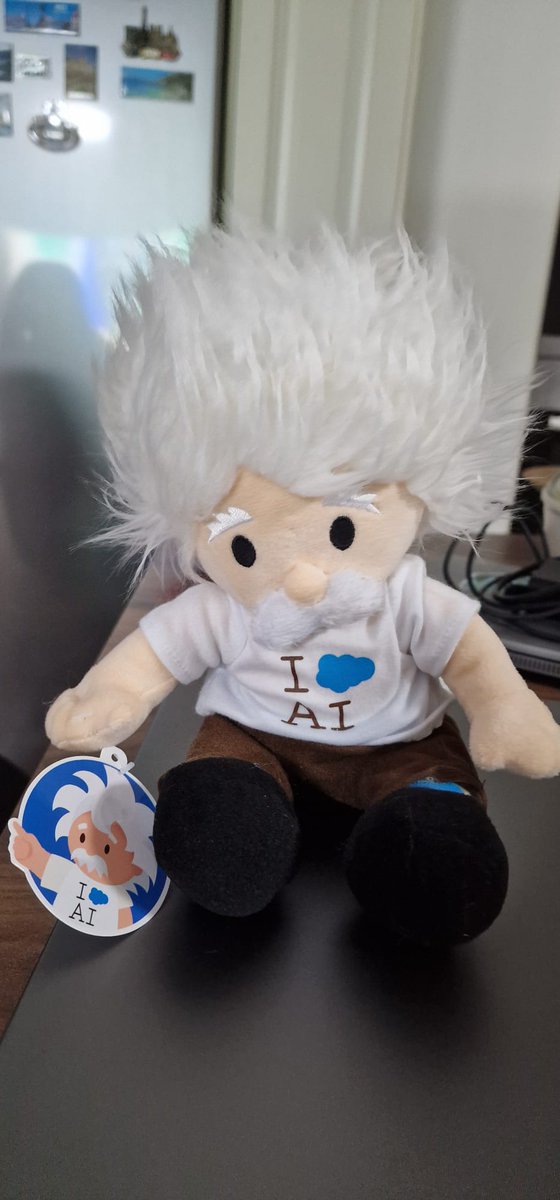 arrayminds's tweet photo. It was exciting to be at the Salesforce World Tour in London yesterday. There were so many incredible talks.
So many talented people under one roof!
I had the opportunity to meet old friends and make new ones. 📷#Salesforce #AI #SalesforceTour #SalesforceUK #SalesforceCommunity https://t.co/8Qmv2ryBtF