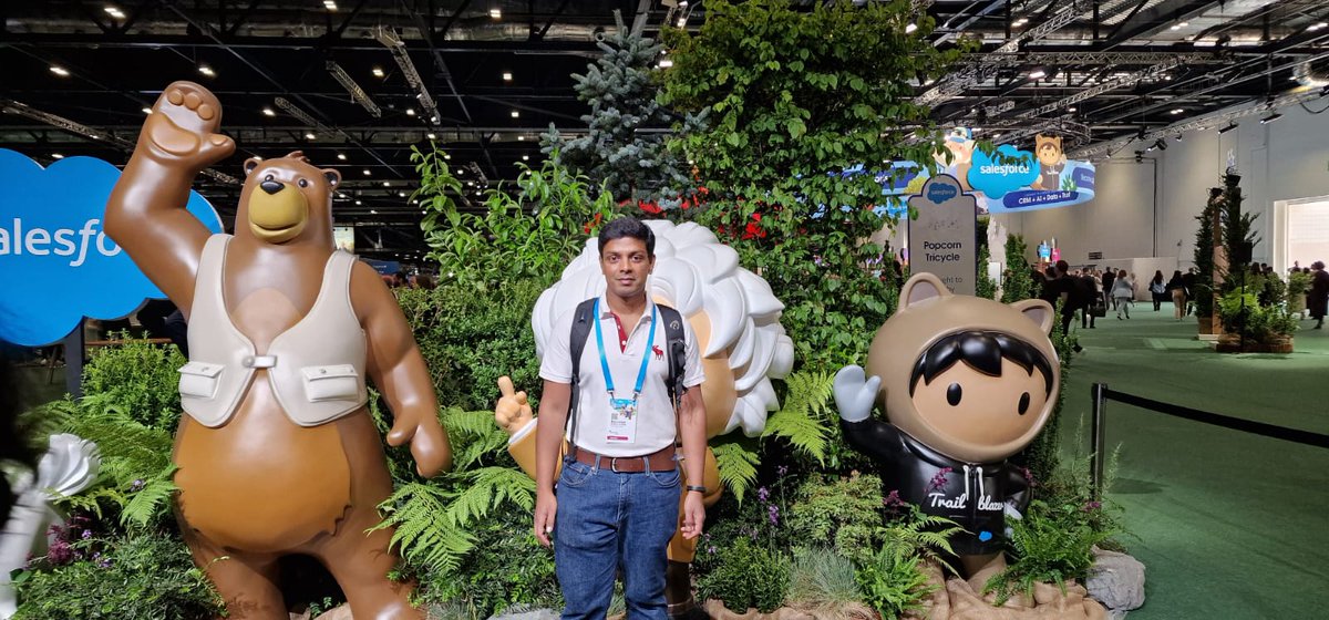 arrayminds's tweet photo. It was exciting to be at the Salesforce World Tour in London yesterday. There were so many incredible talks.
So many talented people under one roof!
I had the opportunity to meet old friends and make new ones. 📷#Salesforce #AI #SalesforceTour #SalesforceUK #SalesforceCommunity https://t.co/8Qmv2ryBtF