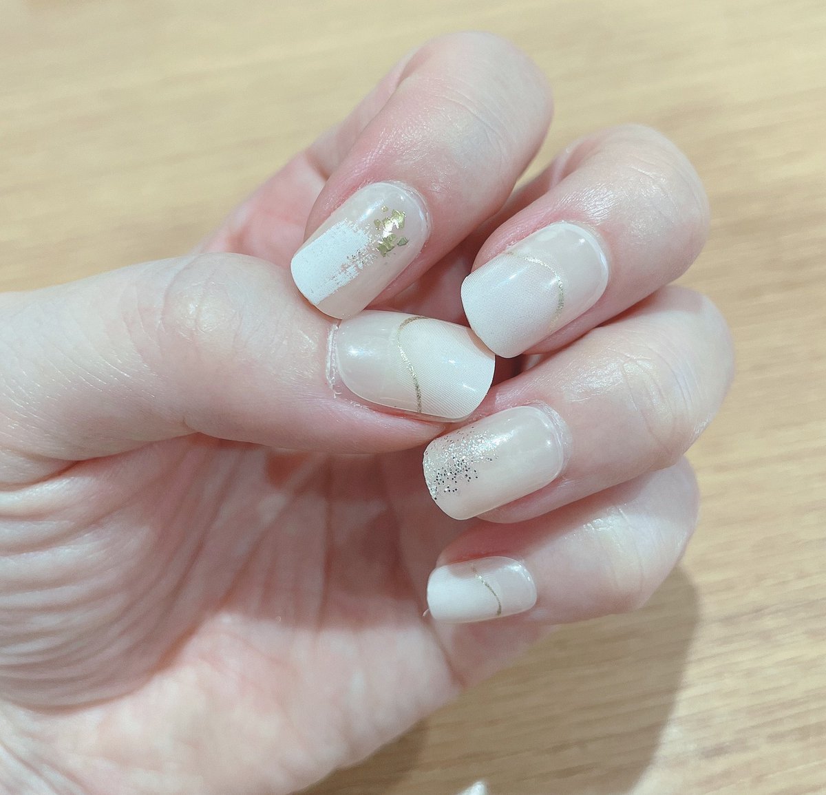 hatarakukasan55's tweet photo. #DASHINGDIVA
#MAGICPRESS
 White Twinkle

いま新しいネイル付けるのはタイミング悪いな…ということでついにマジックプレスに初挑戦。これめちゃくちゃ簡単だね…？？
問題はどのくらい持つのか🤔爪の先が密着してない指もあるからシャンプーしたら取れそうな気もするけど https://t.co/ELUQ6Kkt6o