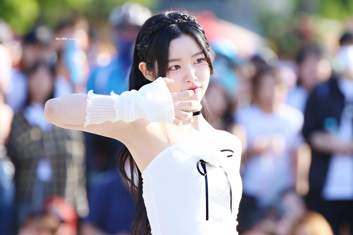 jellybin1126's tweet photo. 240519 여의도 버스킹
#오유빈 #아트비트 #YUBIN #ARTBEAT https://t.co/MoOBbBomGB