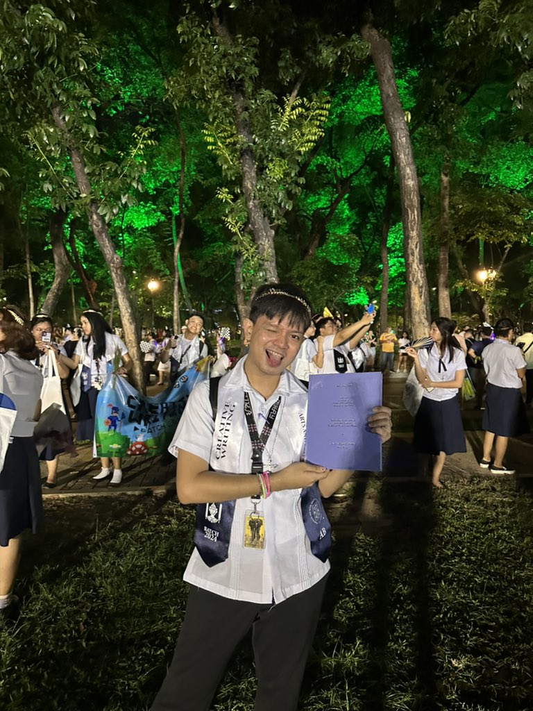 xessea's tweet photo. love letter ko tong thesis na to for myself and yung mga taong binuo yung pagkatao ko. 💜

salamat sa pagtulong sa akin na mas makilala ang aking sarili! 🧜

happy pride to the gays! 🌈 https://t.co/wlYekLgfTV