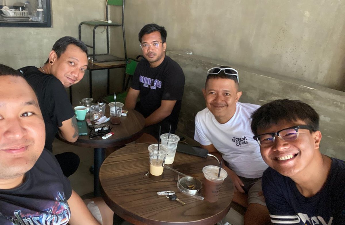 Gilangbok's tweet photo. Bercengkrama! https://t.co/7XthIRVzEG
