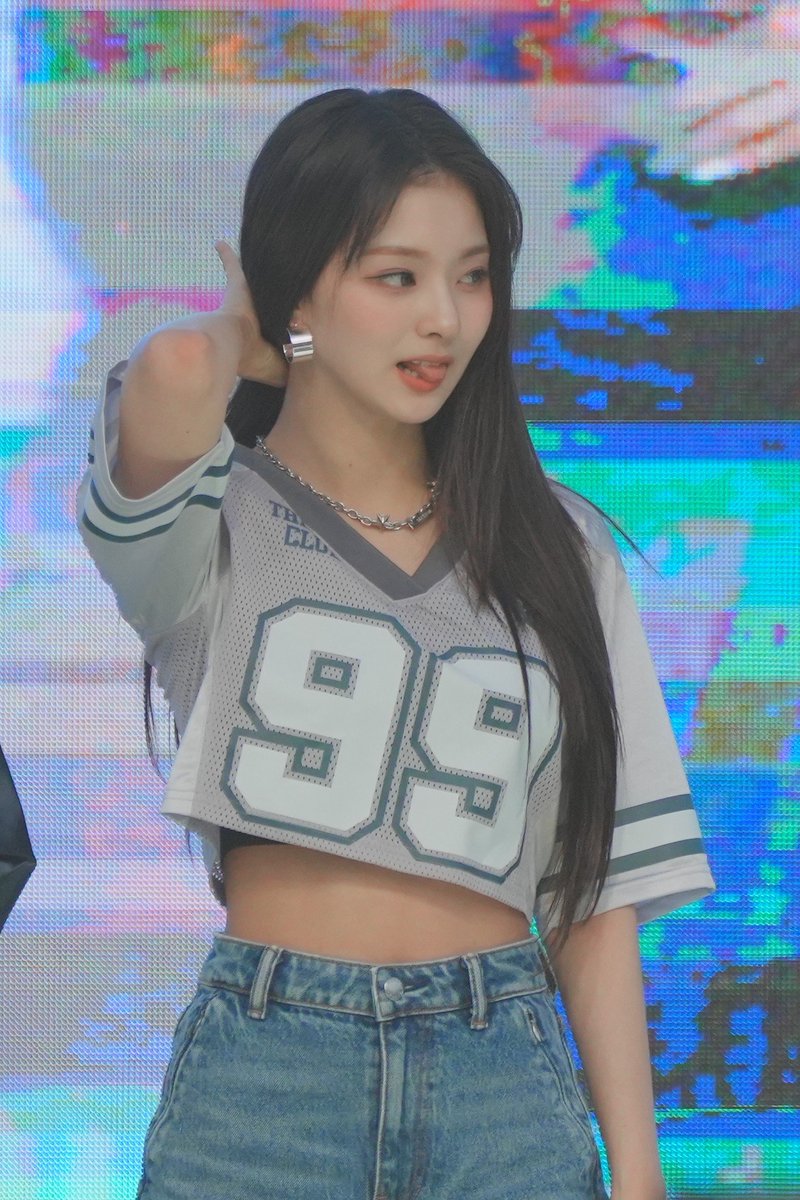 delouis8808's tweet photo. 240523 중원대

본체 등장

#fromis_9 #프로미스나인
#이나경 #Leenagyung https://t.co/zcKuQ9VJd6