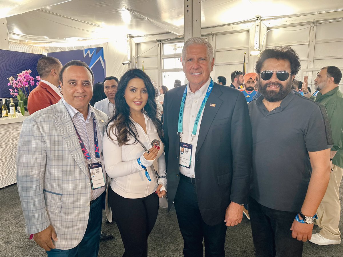 Team India shines ❤️ .
What a win 🇮🇳
#PakvsInd with family &amp; friends 
#NewYork