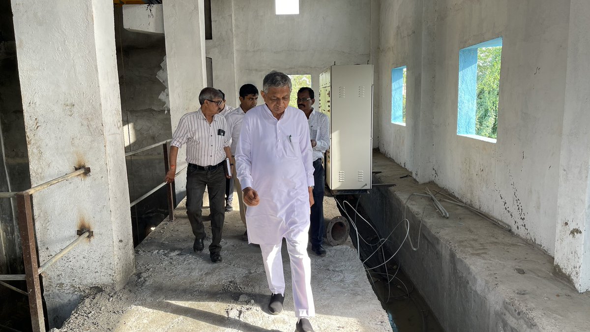kunvarjibavalia's tweet photo. કુરણ ગામ ખાતે નિર્માણ થનાર નવા ચેકડેમ બનાવવાના કામની સ્થળ પર રૂબરૂ મુલાકાત લઇ નિરીક્ષણ કર્યું સંબધીત અધીકારીઓને જરુરી સુચના આપી. (2/2)

#KunvajiBavaliya #CabinetMinister  #Gujarat #GWSSB #watersupply #kutch https://t.co/0K7s10UvhN