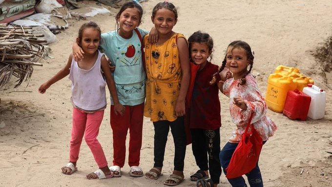 noelieululanib's tweet photo. #GoodMorningGaza💛☀️#Rafah 🫶#KhanYunis✨ ✨#WestBank✨#palestina 🍉#FOCUS on the children in #Gaza 💫ن النهر إلى البحر،ستكون فلسطين حة»🌊'from the River to the Sea, Palestine will be free'💫#PrayForNuseirat🕌 #SafeHarborInRafah🕊️ #CeaseFire_NOW🇵🇸 @GiulioAprin 🫶التصوير https://t.co/9R3H7yjIQi