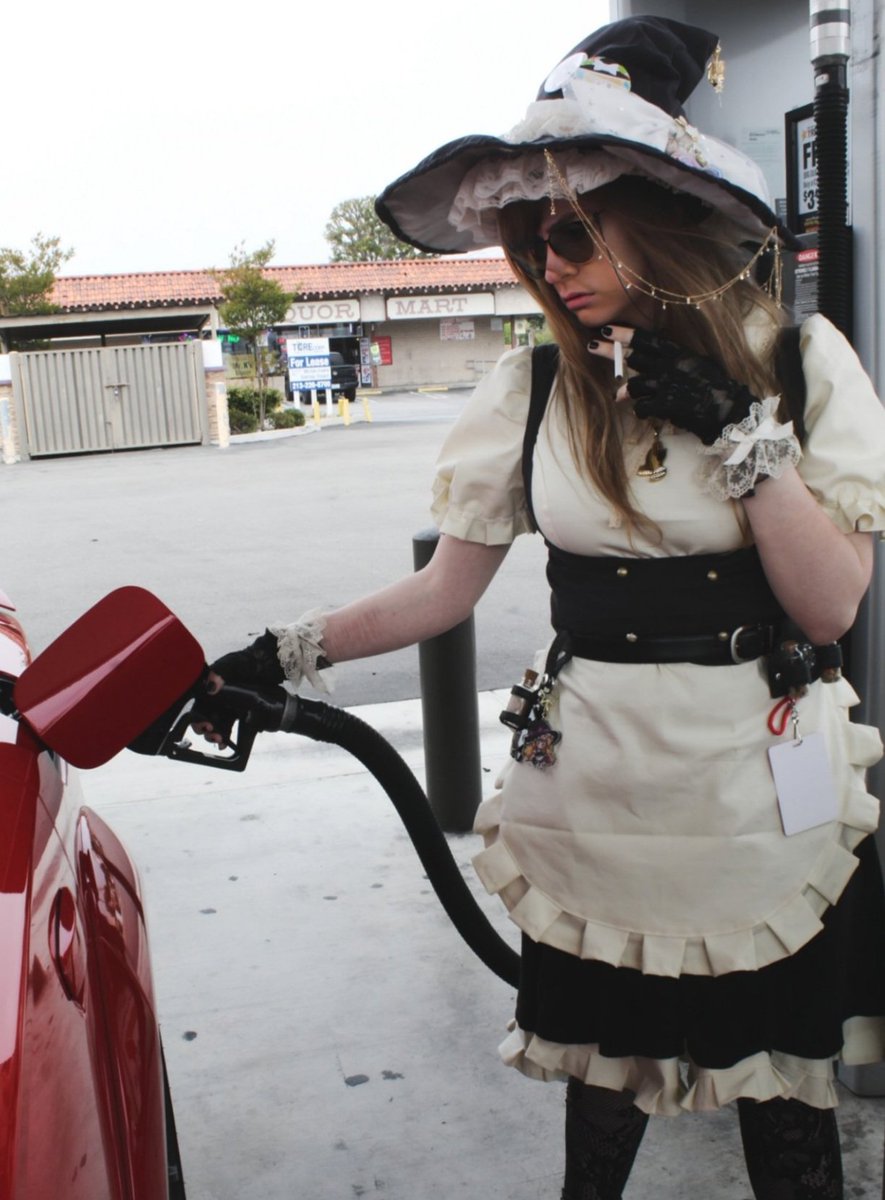 nazucos's tweet photo. The news that @Hey_Mr_E passed is insane to hear. We bonded over our shared love of birds and cars and he's been incredibly helpful with some of my best cosplay photos. He was a wonderful person and this really fucking sucks to hear. I'll miss you. https://t.co/aoYNi5gXbM