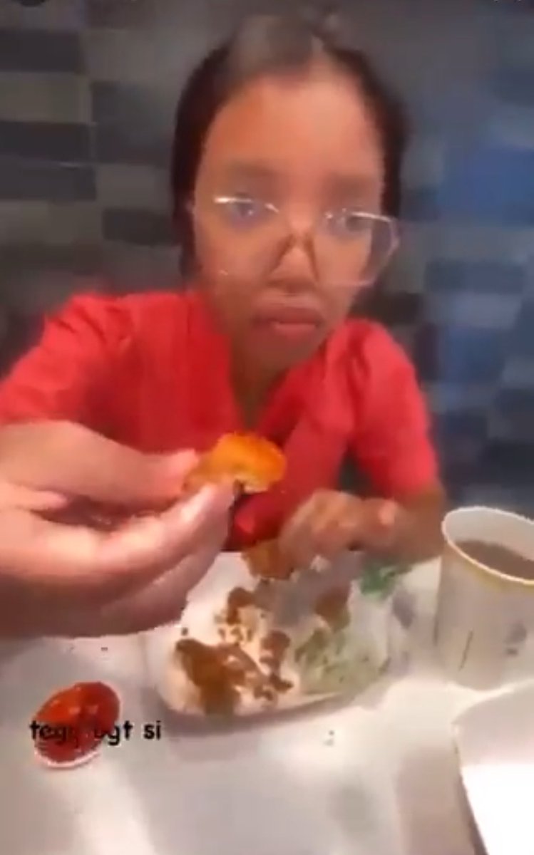 Gak sampek ati ngejokes ngene amit2 naudzubillah. 
Turu garek turu mangan garek njaluk mamimu ae bedes2 iki wes enak uripmu cok, gak kepikiran turu kenek bom. 
Hancok ancen lek jajan fugu iki, raimu gowoen nang dosen lak kongkon revisi, kakean spasine