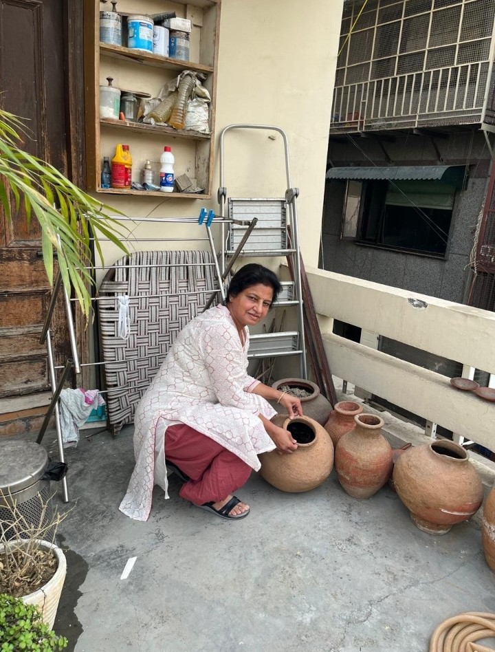 Sachinkkhurana's tweet photo. Eco club activity June 6,2024.
#Summer_camp 
Theme :- Adopt sustainable food system 
Activity:- making compost by kitchen waste by students of 
@a21617003
GSV coed A2 paschim vihar school.
#WorldEnvironmentDay‌ 
@Dir_Education 
@PbpandeyB https://t.co/TJs4TOXZPB