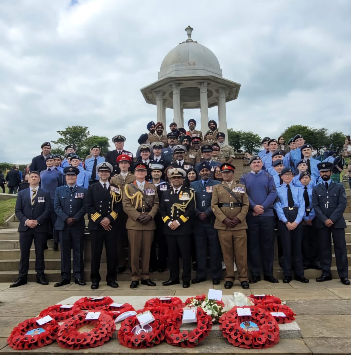 HCI_London's tweet photo. Defence Adviser Cmde Sameer Pote represented @HCI_London to lay a wreath at #ChattriMemorial, #Brighton and pay tribute to soldiers who sacrificed their lives in #WW1. 

@MEAIndia @IndianDiplomacy @VDoraiswami @sujitjoyghosh https://t.co/UAeJ3vKC6m