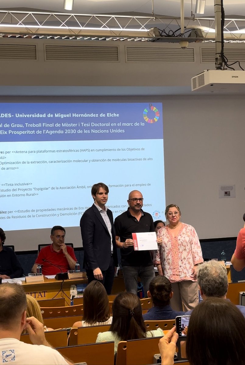mipumh's tweet photo. Nuestro #alumni @jorgegascon  recogió el pasado jueves el premio a #TFM, realizado durante su etapa en el #máster. El trabajo está enmarcado en la promoción de los Objetivos de Desarrollo Sostenible, eje Prosperidad, de la Agenda 2030 de las Naciones Unidas ¡Enhorabuena, Jorge! https://t.co/WfNyNVKFox