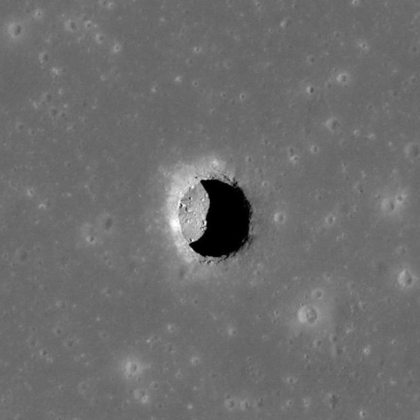 bpthaber's tweet photo. NASA: "Mars'ın yüzeyinde gizemli bir delik keşfettik. İçinde ne var bilmiyoruz." https://t.co/odqb9RUwa9