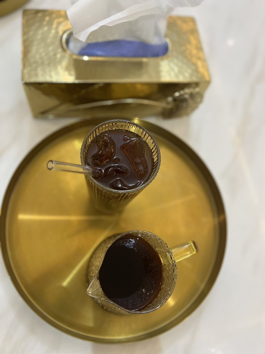 مرات الصديق ياخذ كل الحب مثل القهوه ♥️
